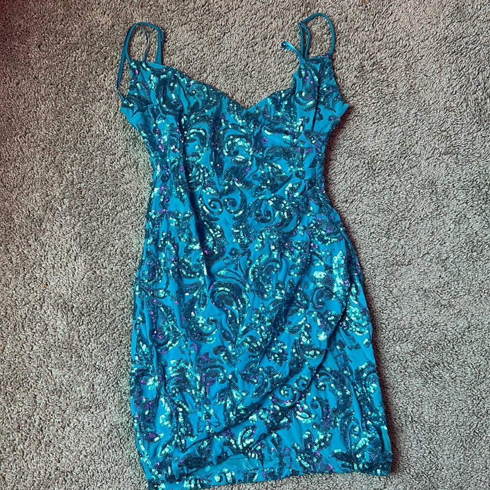 Super cute blue Windsor homecoming dress